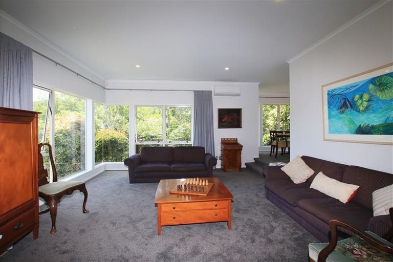 Photo of property in 10 Woodfern Crescent, Titirangi, Auckland, 0604