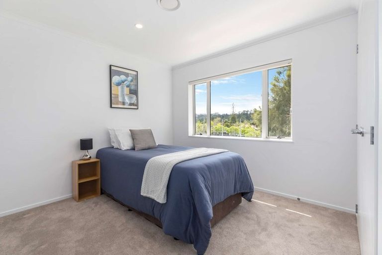 Photo of property in 24 William Wallbank Crescent, Swanson, Auckland, 0614