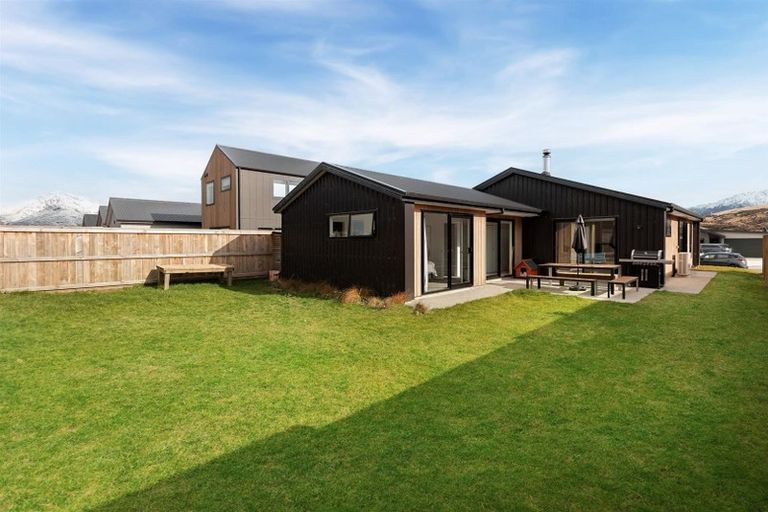 Photo of property in 43 Howden Drive, Jacks Point, 9371