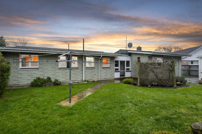 Photo of property in 15 Ostend Place, Avonhead, Christchurch, 8042