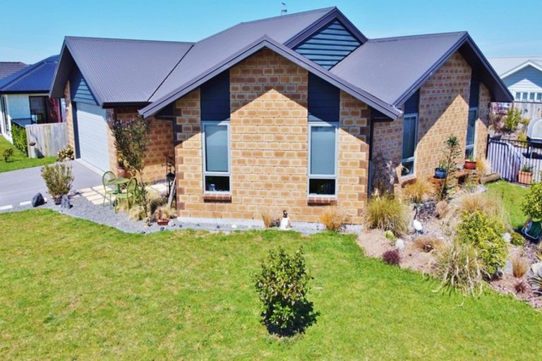 Photo of property in 17 Huka Heights Drive, Rangatira Park, Taupo, 3330
