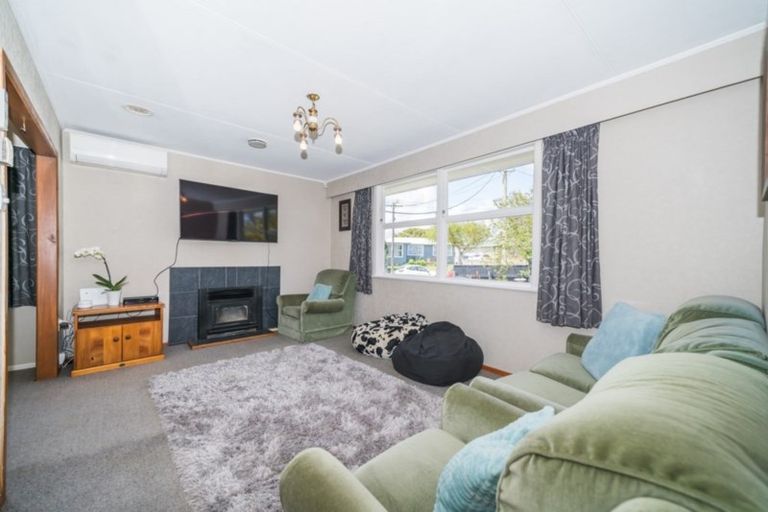 Photo of property in 36 Tararua Terrace, Cloverlea, Palmerston North, 4412