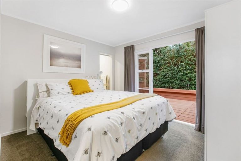 Photo of property in 2/32a Sunnynook Road, Sunnynook, Auckland, 0620