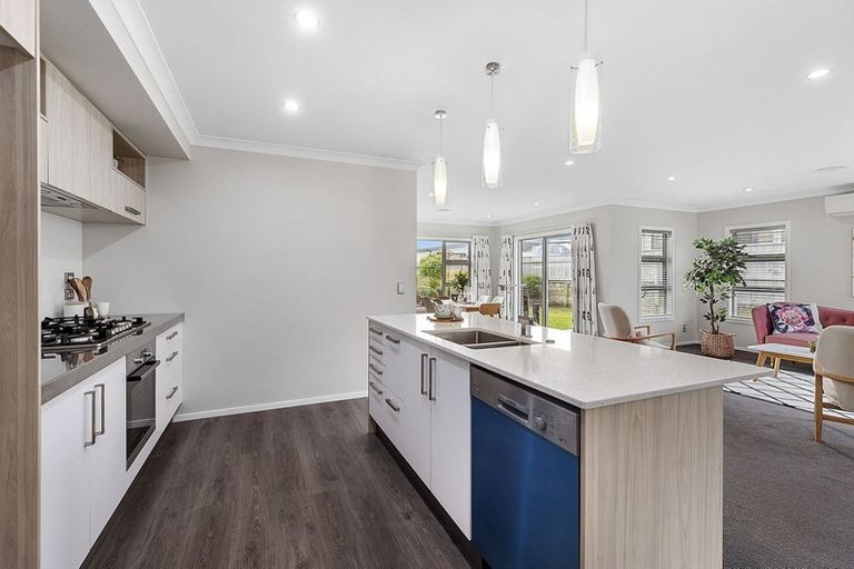 Photo of property in 94 Endeavour Drive, Whitby, Porirua, 5024