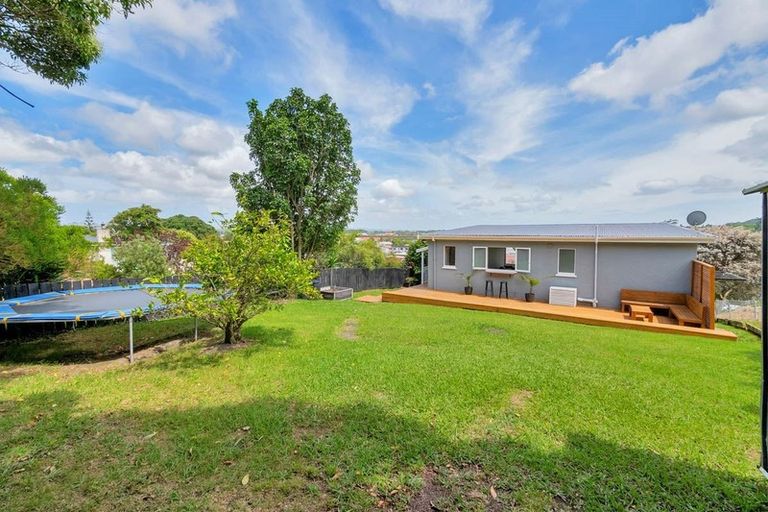 Photo of property in 15 Awaroa Road, Helensville, 0800