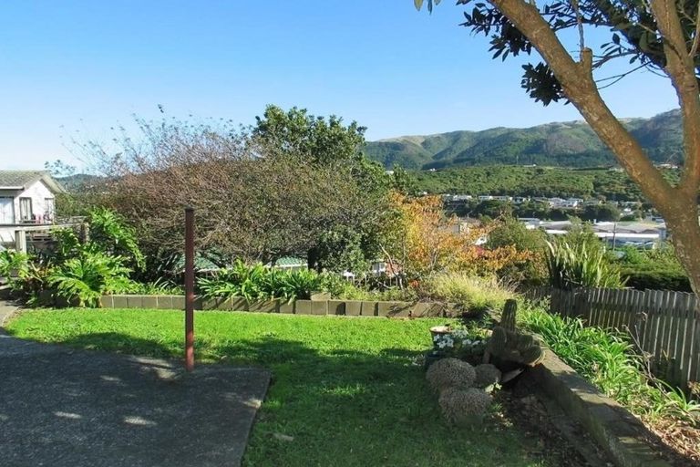 Photo of property in 10 Roberts Street, Tawa, Wellington, 5028