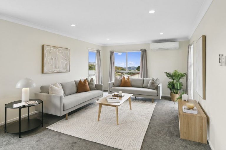 Photo of property in 17 Cheltenham Terrace, Newlands, Wellington, 6037