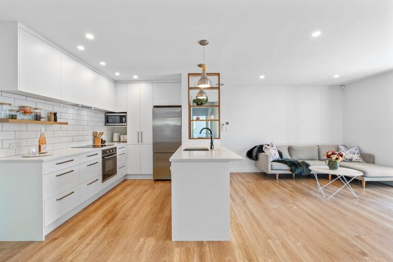 Photo of property in 69a Kervil Avenue, Te Atatu Peninsula, Auckland, 0610