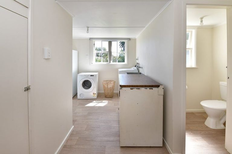 Photo of property in 2/11 Parakai Avenue, Parakai, 0830