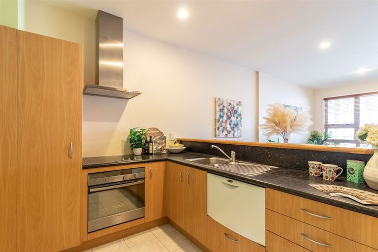 Photo of property in Stadium Garden Flats, 305/107 Thorndon Quay, Pipitea, Wellington, 6011