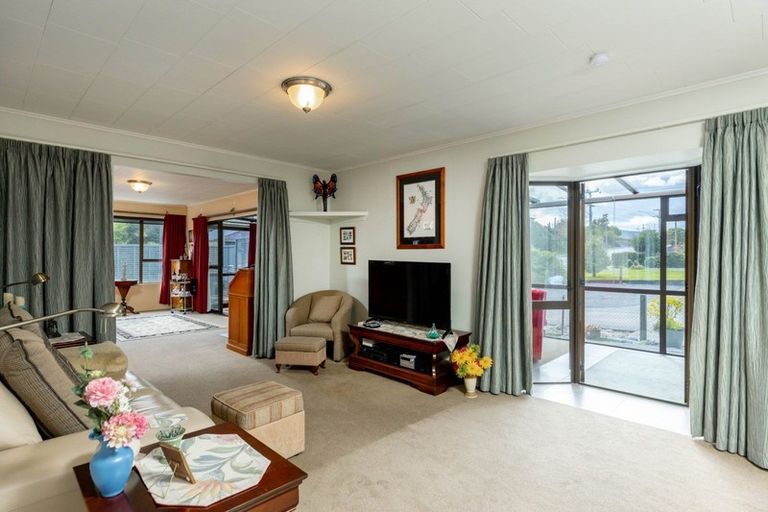 Photo of property in 102 Waikawa Road, Picton, 7220
