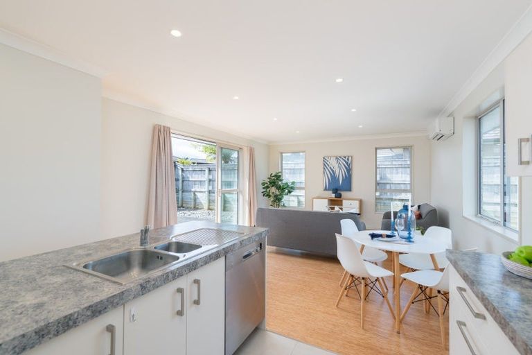 Photo of property in 72 Sunstone Crescent, Timberlea, Upper Hutt, 5018