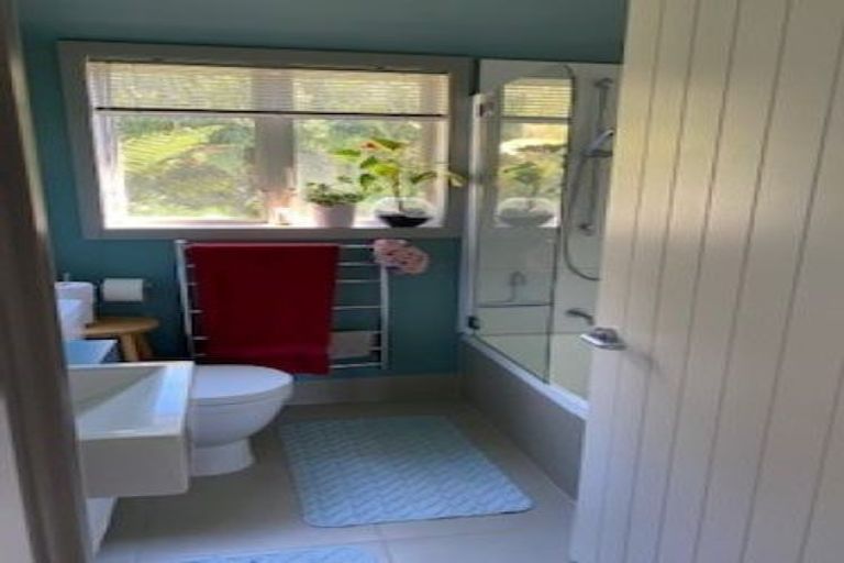 Photo of property in 16 Cavalry Close, Crofton Downs, Wellington, 6035