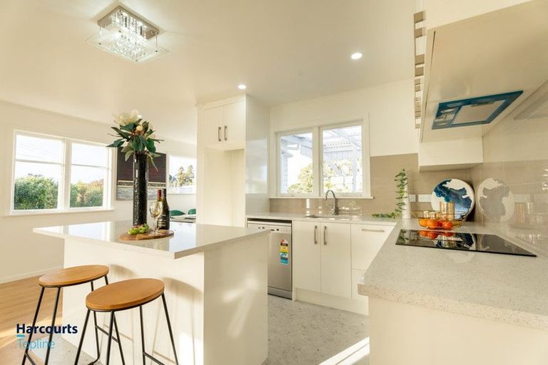 Photo of property in 96 Rosier Road, Glen Eden, Auckland, 0602