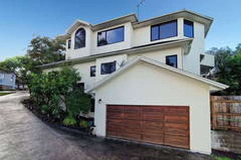 Photo of property in 8a Horizon Way, West Harbour, Auckland, 0618