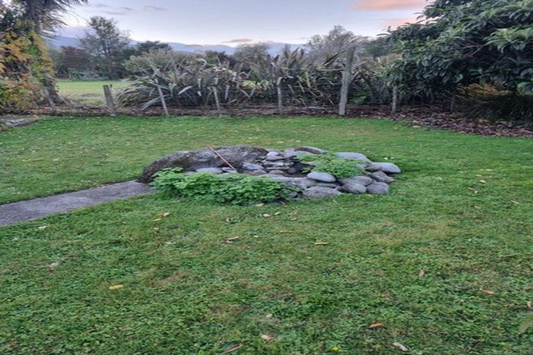 Photo of property in 107 Waller Street, Murchison, 7007