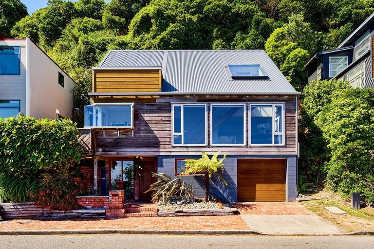 Photo of property in 21 Moana Road, Plimmerton, Porirua, 5026