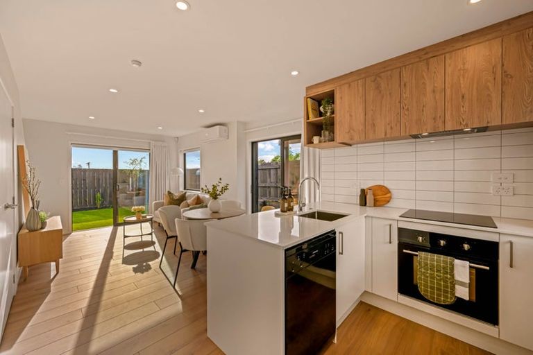 Photo of property in 5/721 Te Atatu Road, Te Atatu Peninsula, Auckland, 0610