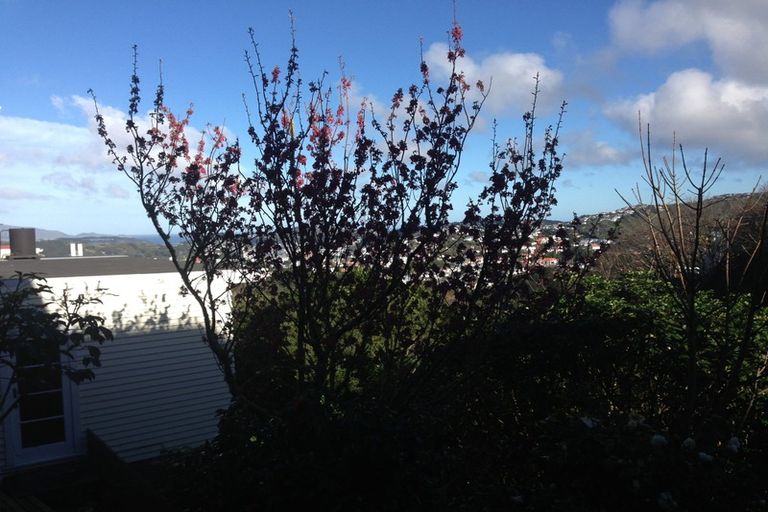 Photo of property in 1/6 Mataroa Avenue, Northland, Wellington, 6012