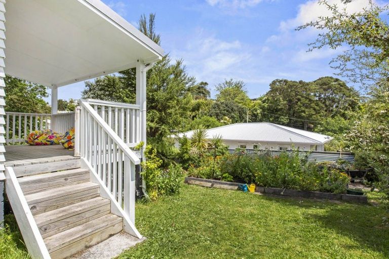 Photo of property in 5 Cross Street, Raglan, 3225