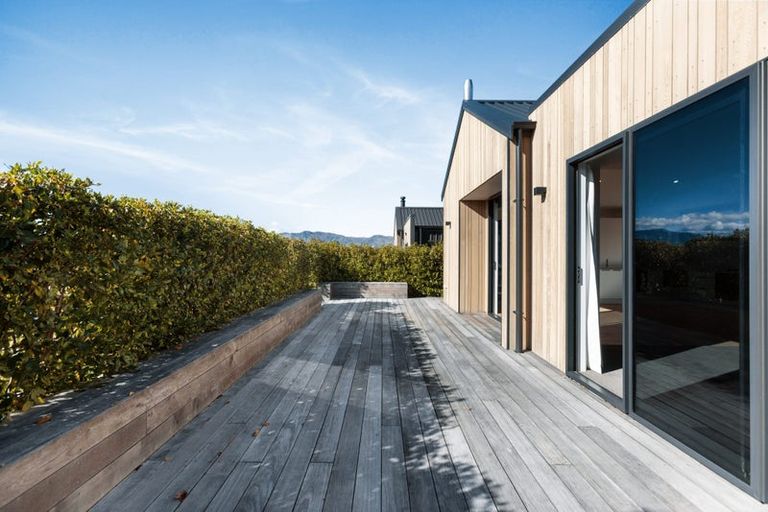 Photo of property in 15 Mount Creighton Crescent, Wanaka, 9305