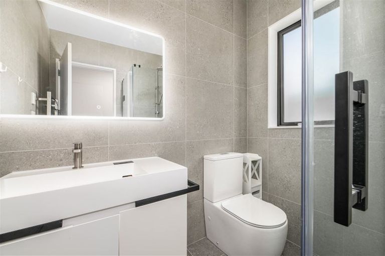 Photo of property in 113b Wharf Road, Te Atatu Peninsula, Auckland, 0610