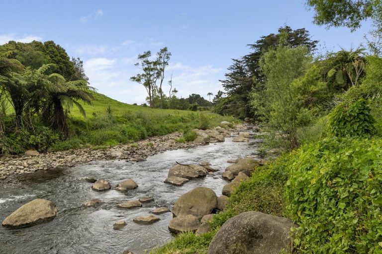 Photo of property in 9b Cross Street, Lepperton, New Plymouth, 4373