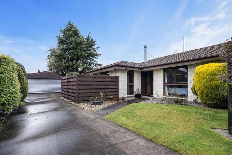 Photo of property in 22 Broadfell Avenue, Avonhead, Christchurch, 8042