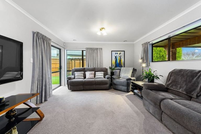 Photo of property in 4 Mccahon Drive, Pukehangi, Rotorua, 3015