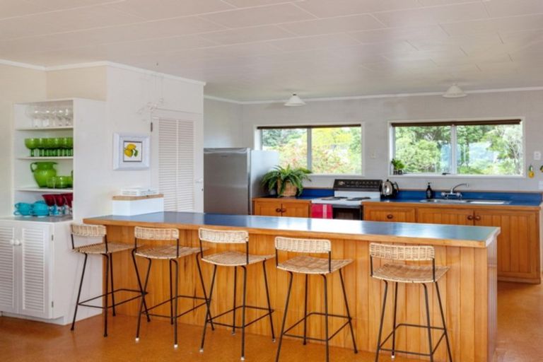 Photo of property in 10 Marine Parade, Cooks Beach, Whitianga, 3591