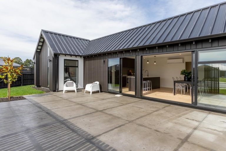 Photo of property in 28 Angus Place, Rangiora, 7400