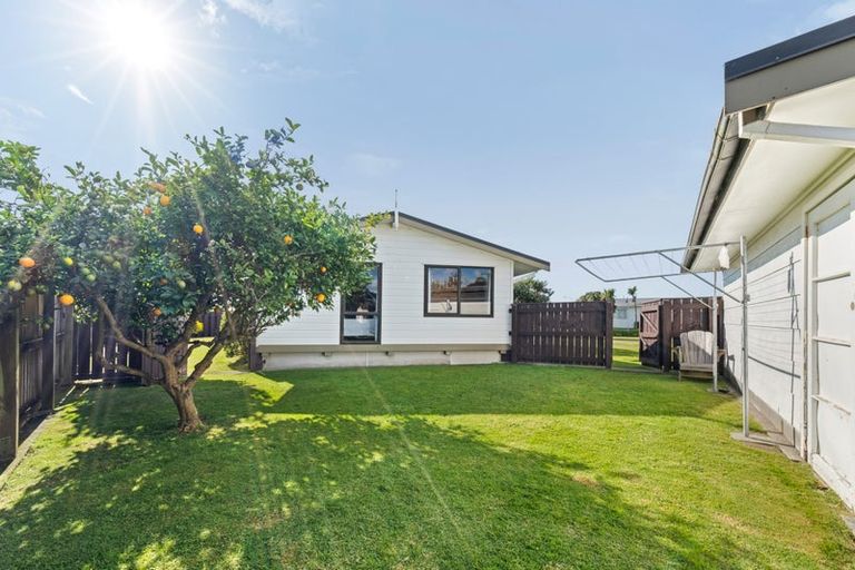 Photo of property in 2 Desmond Place, Bell Block, New Plymouth, 4312