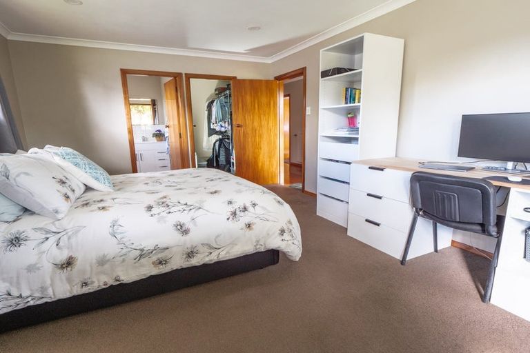 Photo of property in 114 Pahiatua Street, Hokowhitu, Palmerston North, 4410