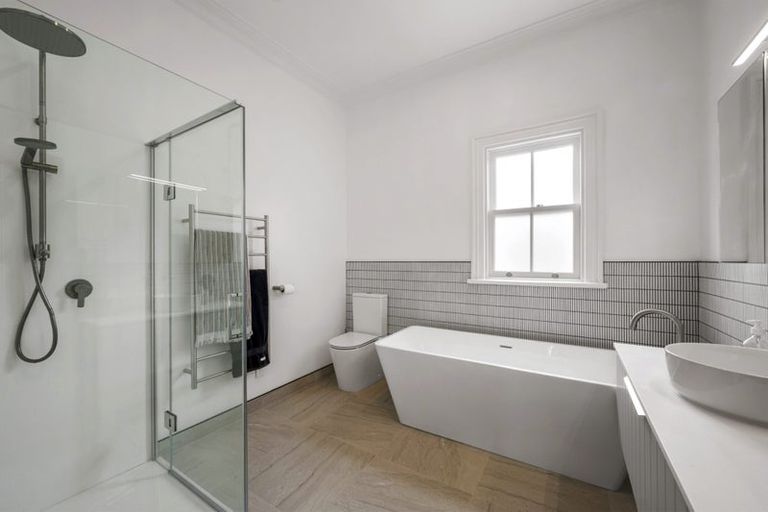 Photo of property in 33 Grove Road, Kelburn, Wellington, 6012