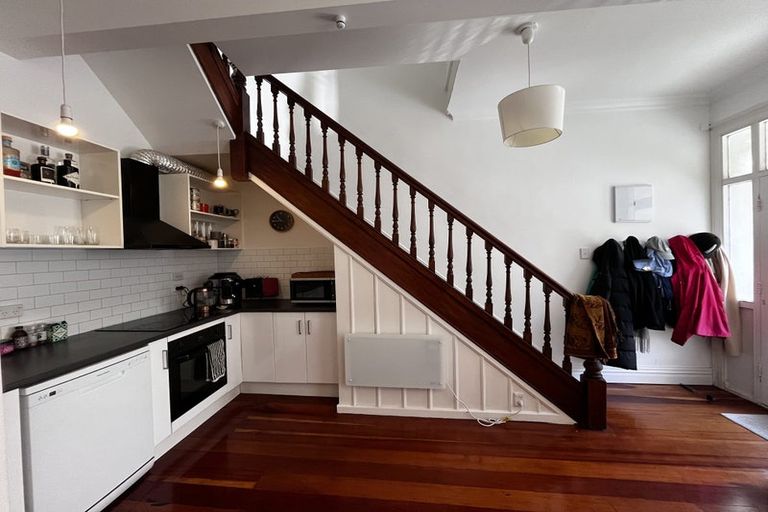 Photo of property in 69 Rolleston Street, Mount Cook, Wellington, 6021