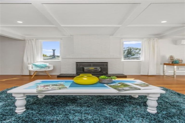 Photo of property in 1/68 Glen Road, Ranui, Auckland, 0612