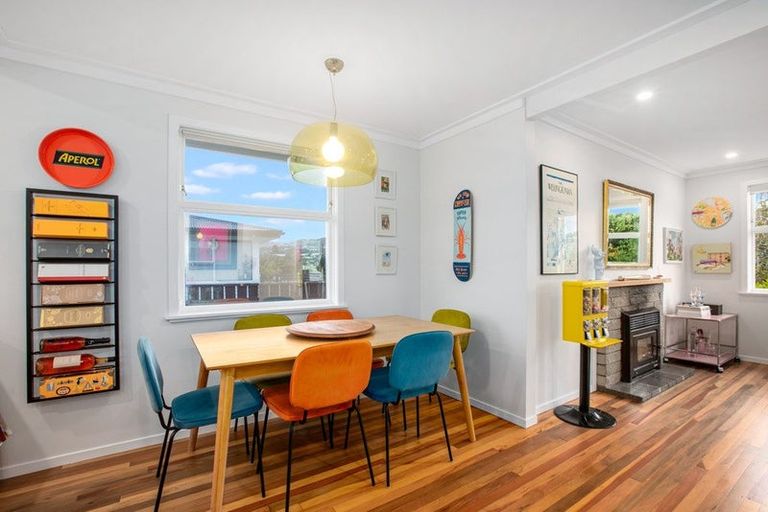 Photo of property in 23 Cara Crescent, Paparangi, Wellington, 6037