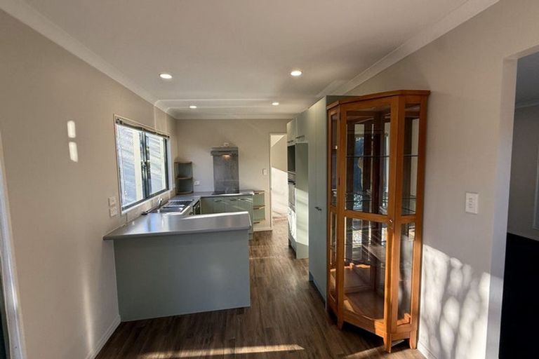 Photo of property in 6 Chadlington Avenue, Henderson, Auckland, 0612