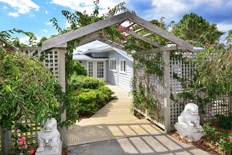 Photo of property in 14 Tiri Road, Manly, Whangaparaoa, 0930