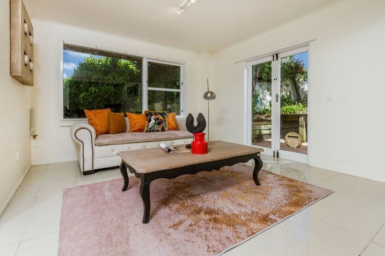 Photo of property in 70 Chivalry Road, Glenfield, Auckland, 0629