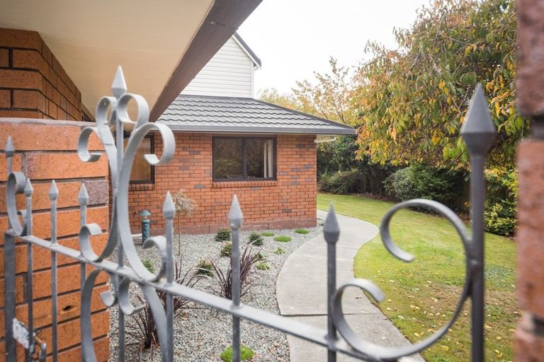 Photo of property in 8 Harrow Place, Hokowhitu, Palmerston North, 4410