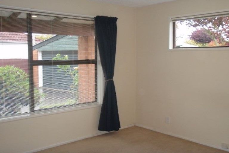 Photo of property in 15 Camberwell Place, Avonhead, Christchurch, 8042
