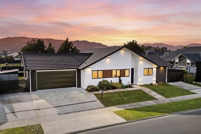 Photo of property in 89 Mawai Hakona Drive, Wallaceville, Upper Hutt, 5018