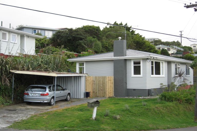 Photo of property in 16 Cotswold Crescent, Newlands, Wellington, 6037