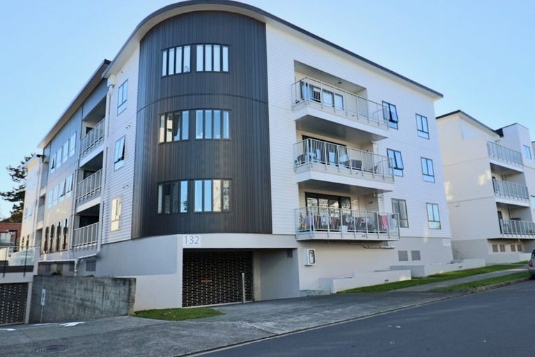 Photo of property in 15a/132 Stancombe Road, Flat Bush, Auckland, 2016