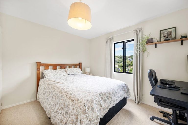 Photo of property in 21 Crieff Street, Northland, Wellington, 6012