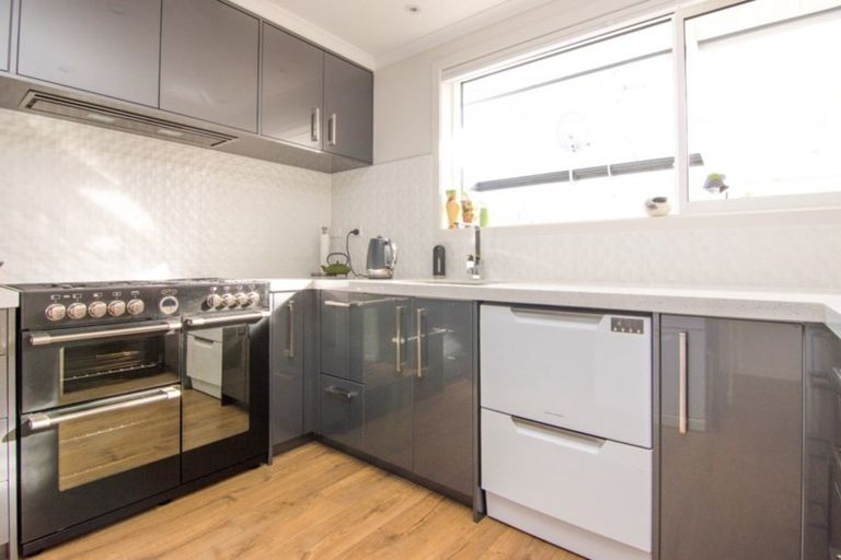 Photo of property in 4 Redwood Grove, Hokowhitu, Palmerston North, 4410