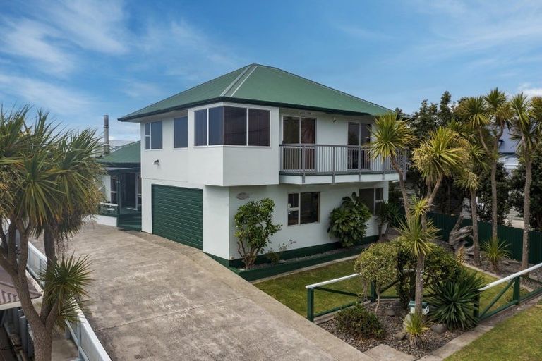 Photo of property in 43 Shortt Street, Foxton Beach, Foxton, 4815