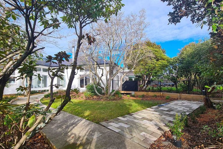 Photo of property in 2 Poulton Avenue, Richmond, Christchurch, 8013