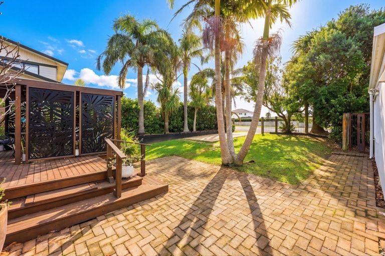 Photo of property in 100 Torkar Road, Clarks Beach, 2122